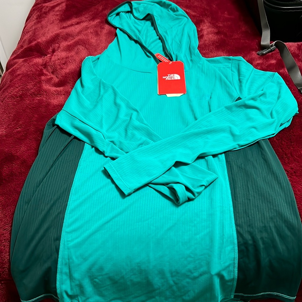 NWT Northface Flash Dry shirt with hood